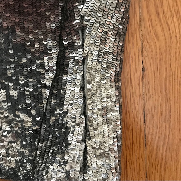 🚨Alice + Olivia Sarita Gold Sequin Crop Top🚨 - Picture 5 of 8